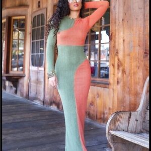 12. Color block Long Sleeve Bodycon Maxi Dress